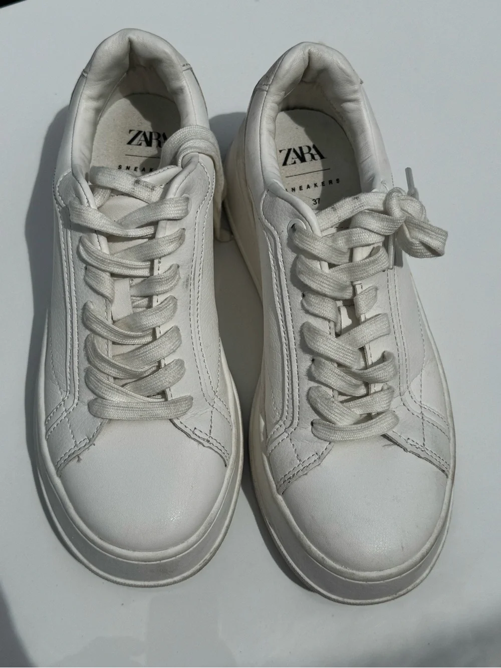 ZARA Monochrome lace-up sneakers. Smooth upper. Chunky sole.